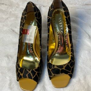 Arell 2 High heel                        BCBGirls Giraffe Print Pep toe